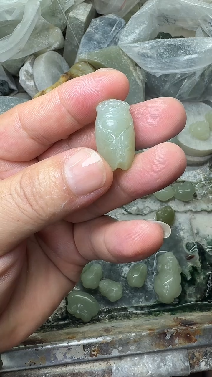 和田玉未镶嵌颈饰1