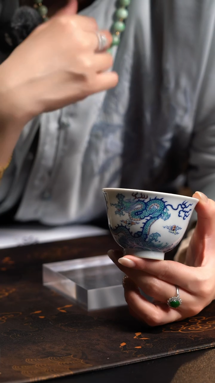 【闪购商品】J涂杏花窑斗彩双龙出海铃铛杯
