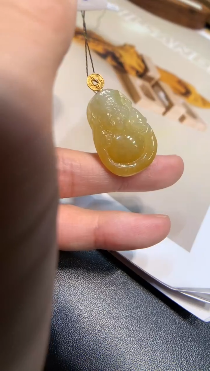 颈饰18K金镶嵌翡翠财神