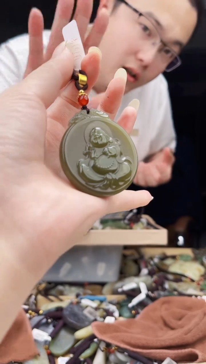 颈饰未镶嵌和田玉1