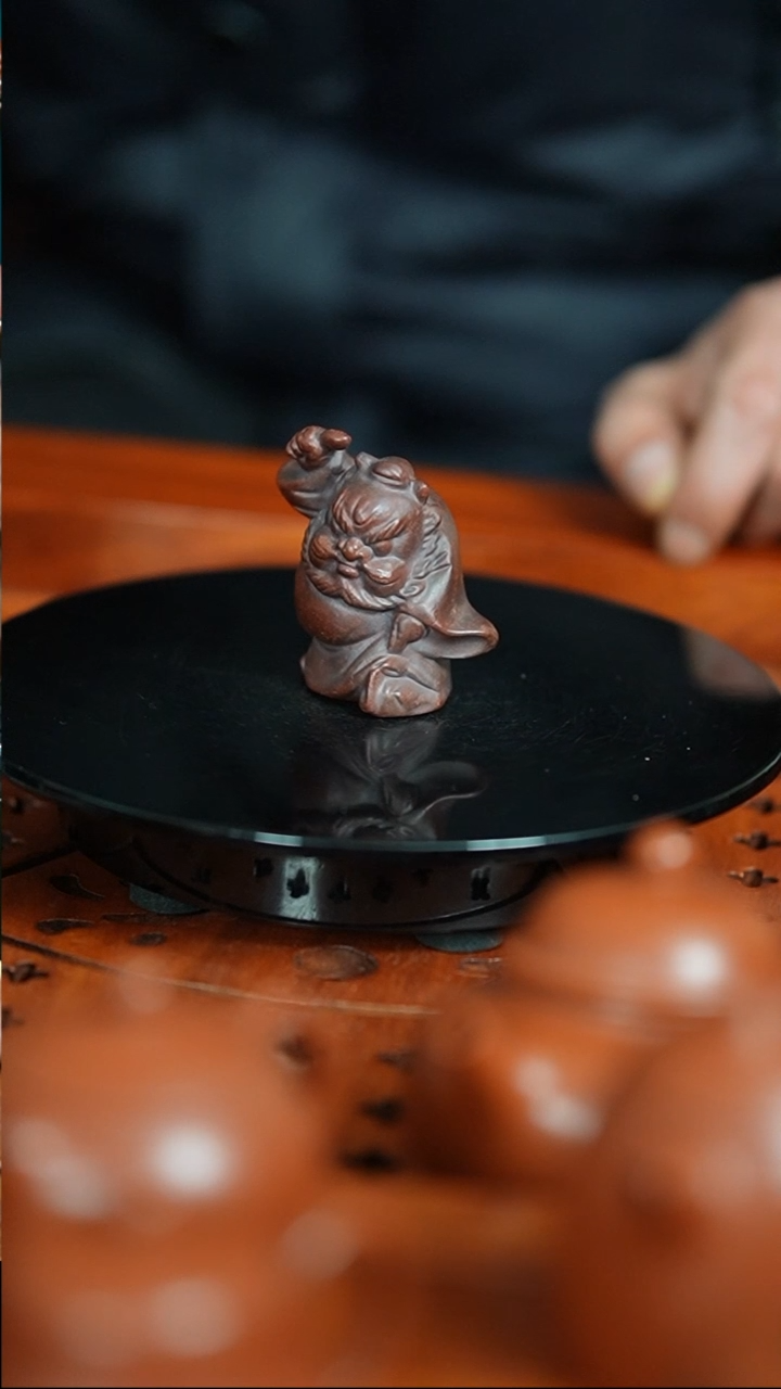 【闪购商品】紫砂茶宠古红泥刻绘钟馗精品摆件