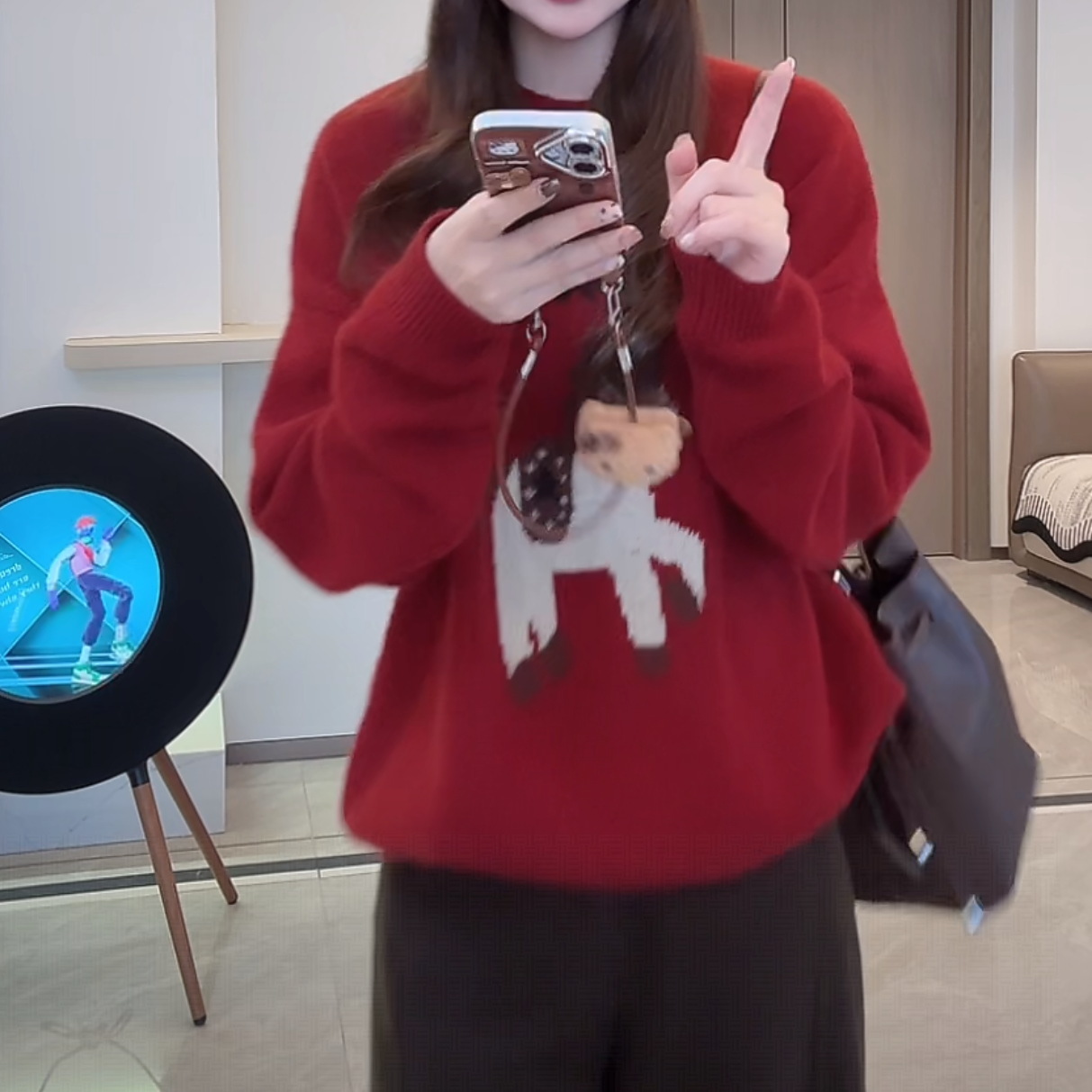 设计感独特新年氛围感红色字母小马毛衣女冬季新款圆领宽松针织衫