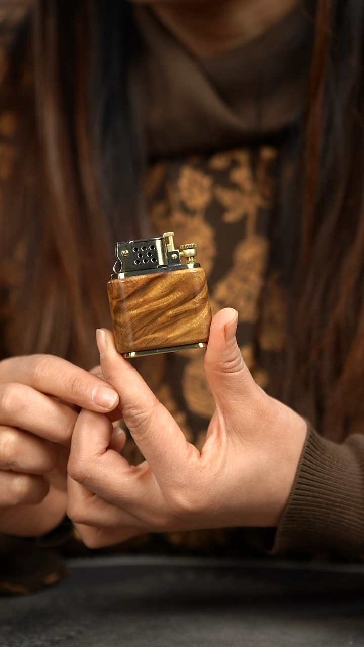 【闪购商品】金丝楠木雕精工满花手作机把玩123