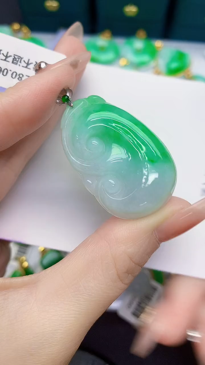 颈饰18K金镶嵌翡翠缅甸天然翡翠A货