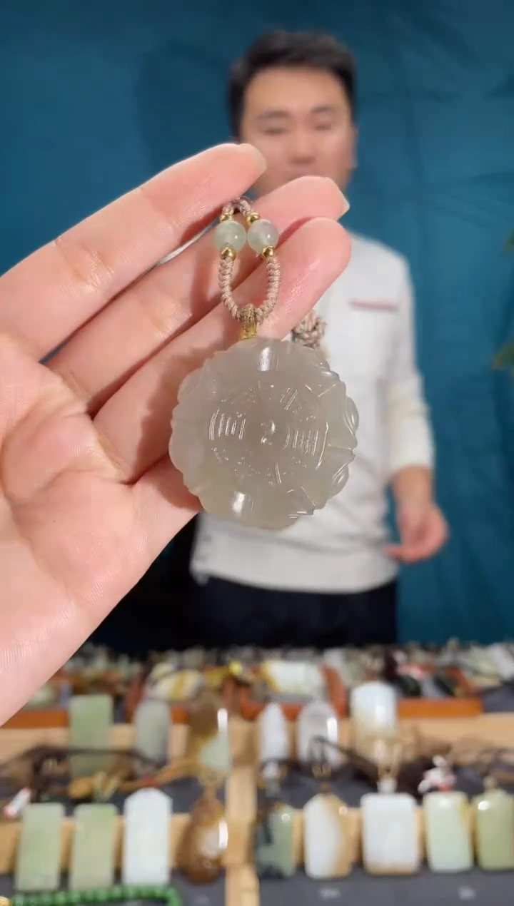 颈饰未镶嵌和田玉1