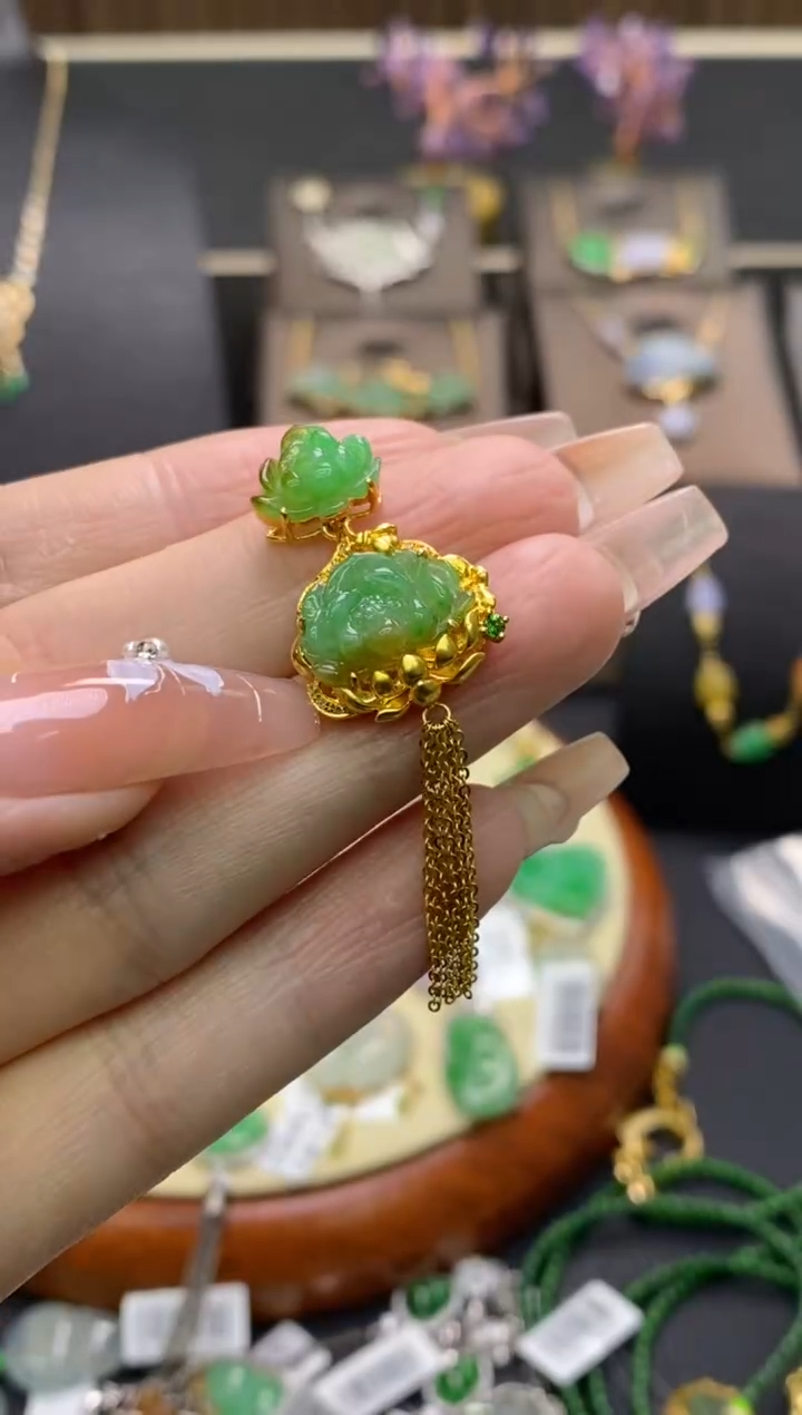 【闪购商品】翡翠颈饰18K金镶嵌净货13167