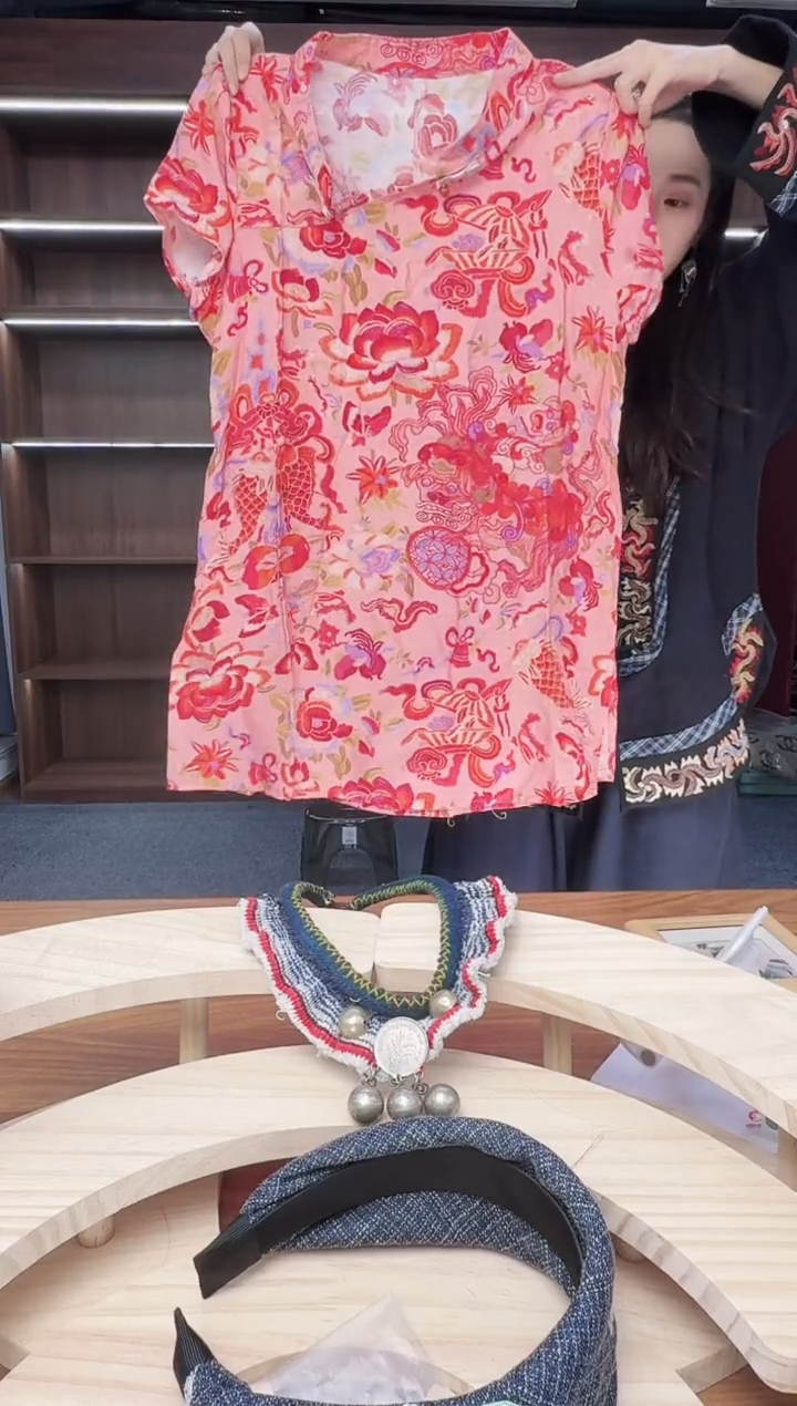 织绣500蒙阿苏苗绣传承