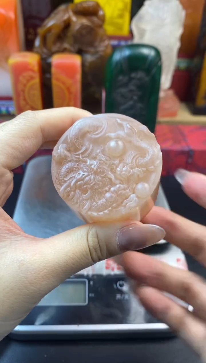 寿山石印石荔枝冻盘龙戏珠圆章 十二生肖