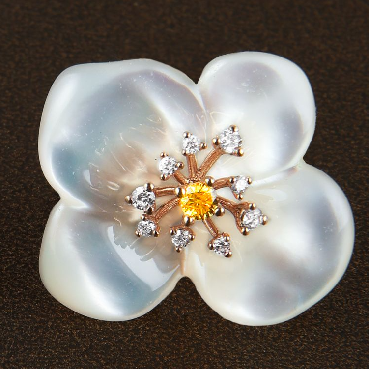 18K金花朵钻石吊坠