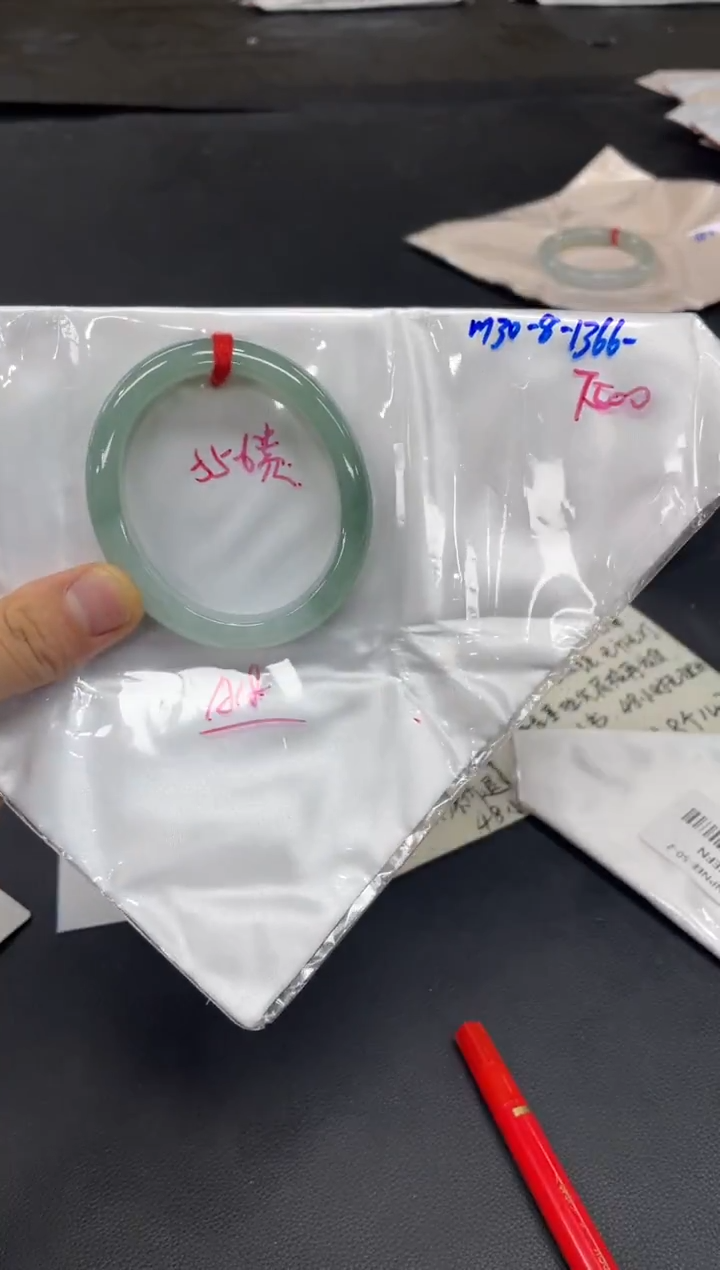 未镶嵌手镯翡翠翡翠手镯
