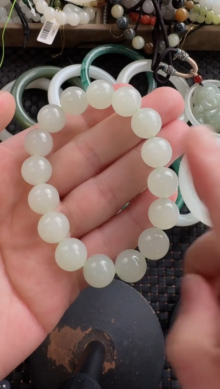 颈饰未镶嵌和田玉12mm晴水手串