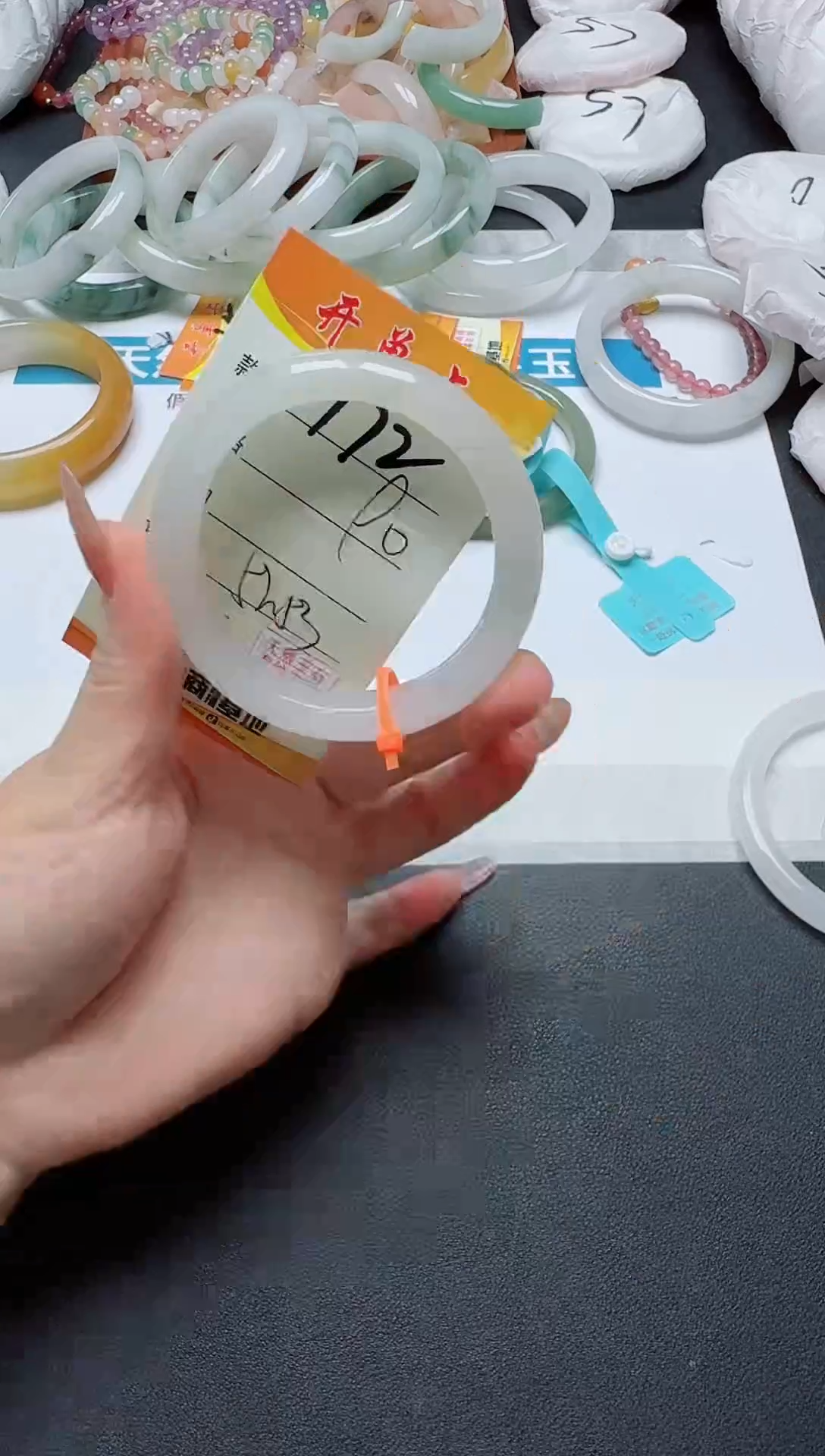 【闪购商品】石英质玉手镯未镶嵌172