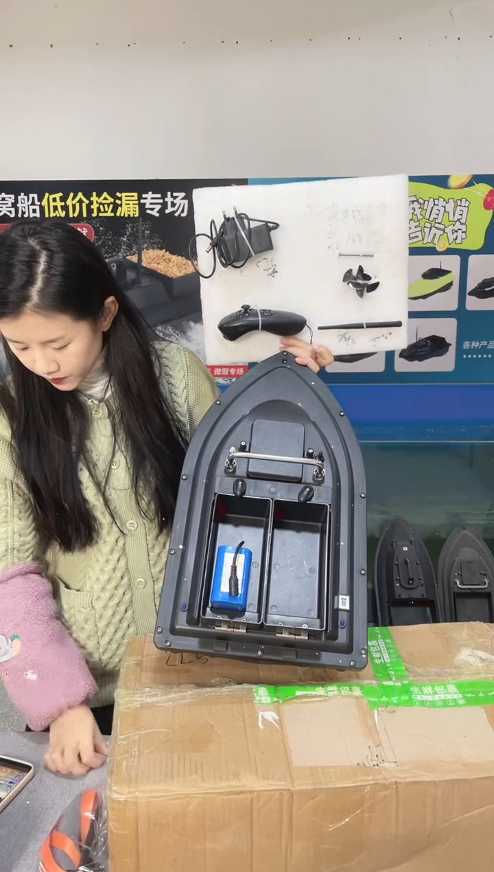 二手船处理 7.4V标准双仓版 配12000毫安电池 编号30