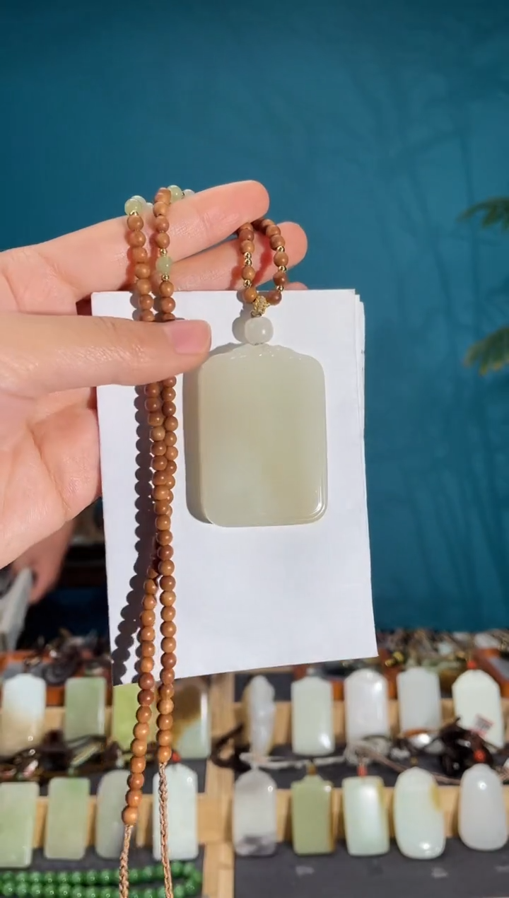 颈饰未镶嵌和田玉1