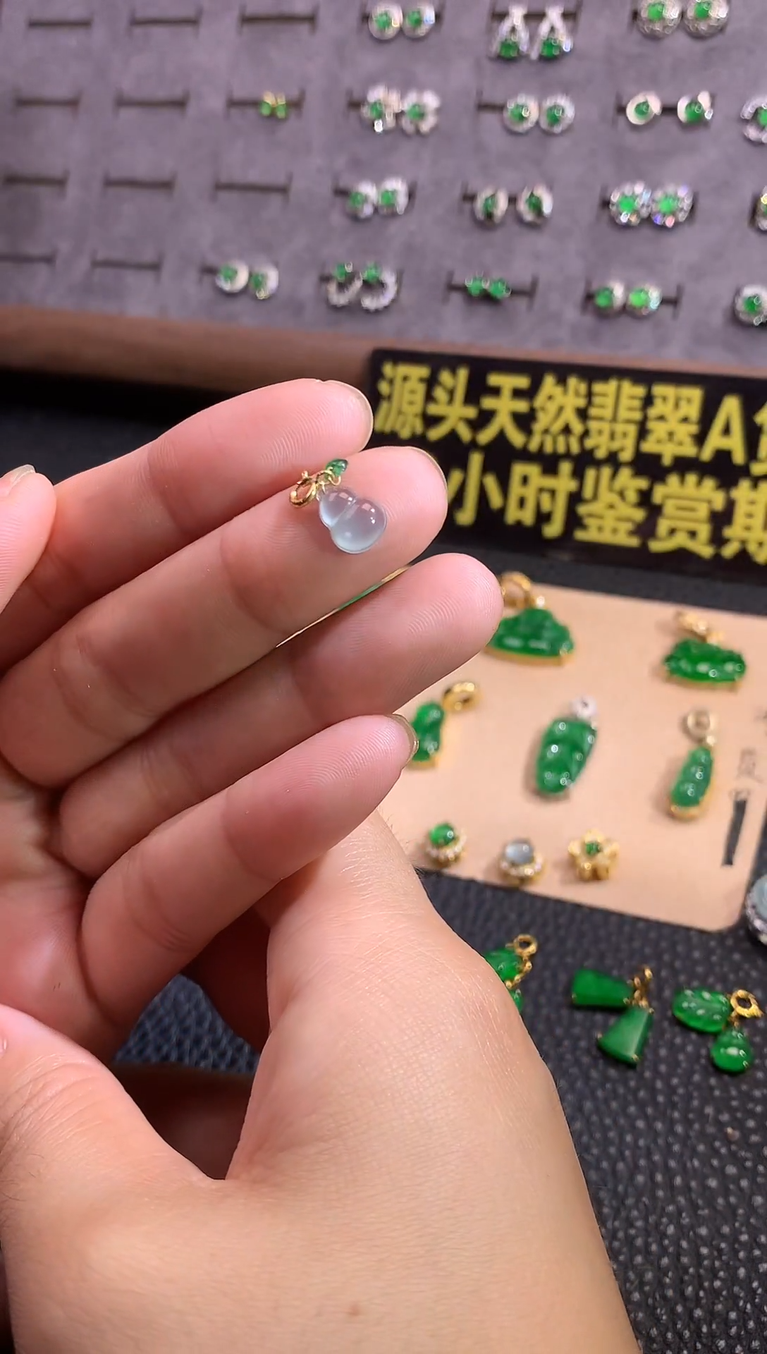 颈饰18K金镶嵌翡翠翡翠