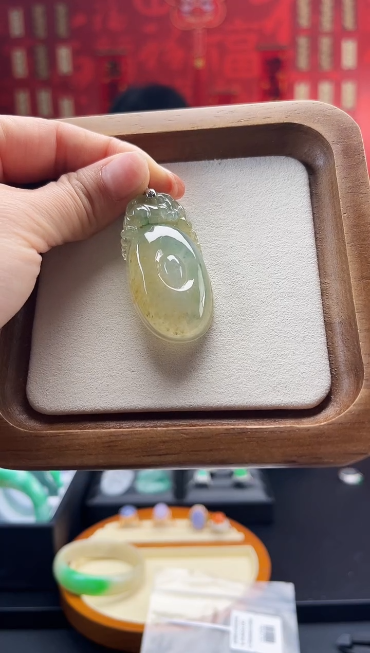 【闪购商品】翡翠颈饰18K金镶嵌吊坠