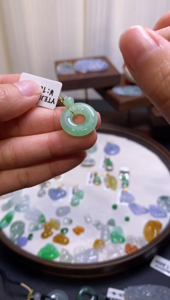 【闪购商品】翡翠颈饰未镶嵌甜甜圈