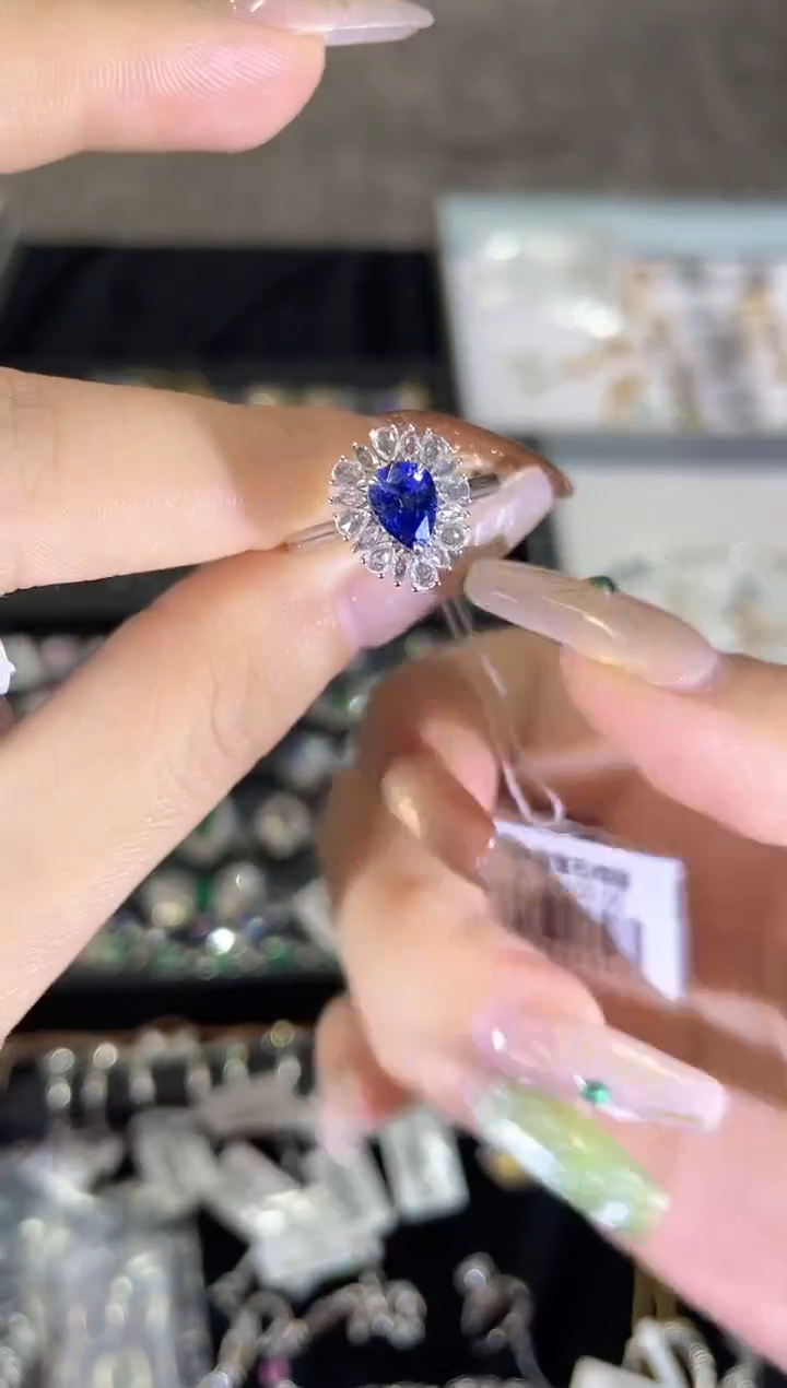 戒指蓝宝石18K金镶嵌YG