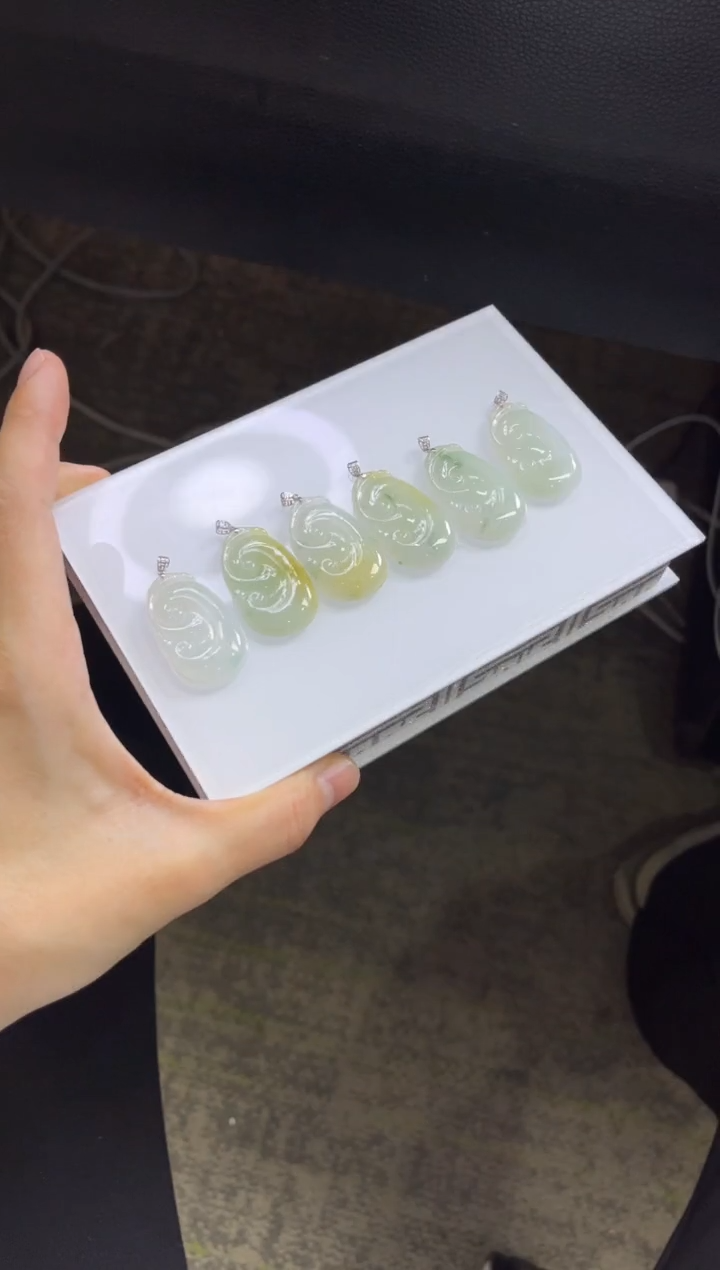 【闪购商品】翡翠颈饰18K金镶嵌A322多样性发一件/配绳子