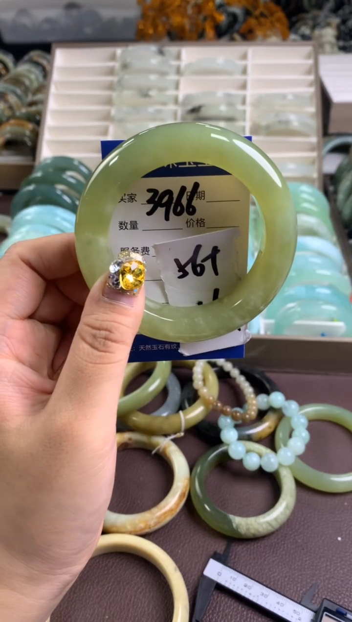 【闪购商品】蛇纹石玉手镯未镶嵌3966