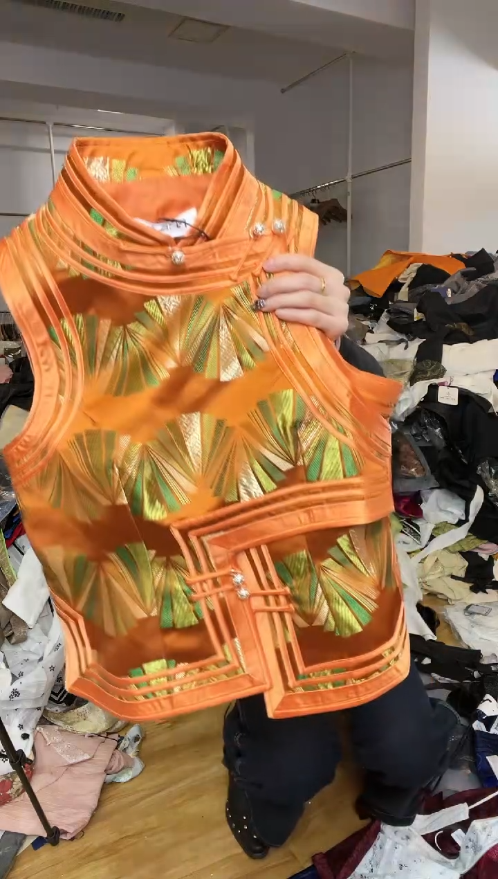 马甲       M码       80-105斤