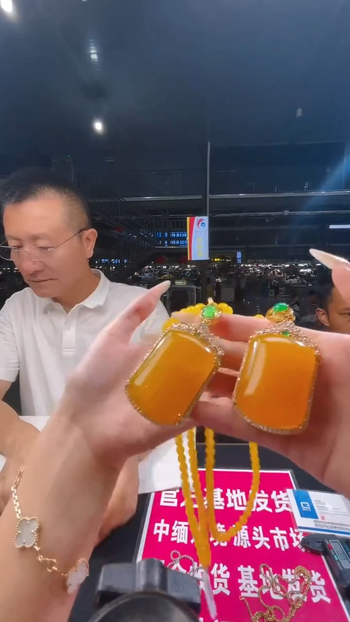 玛瑙/玉髓颈饰合金挂件