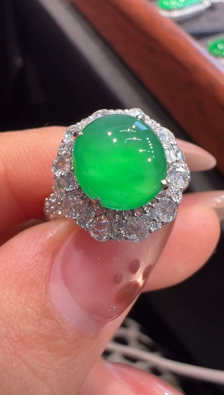 18K金镶嵌戒指翡翠戒指