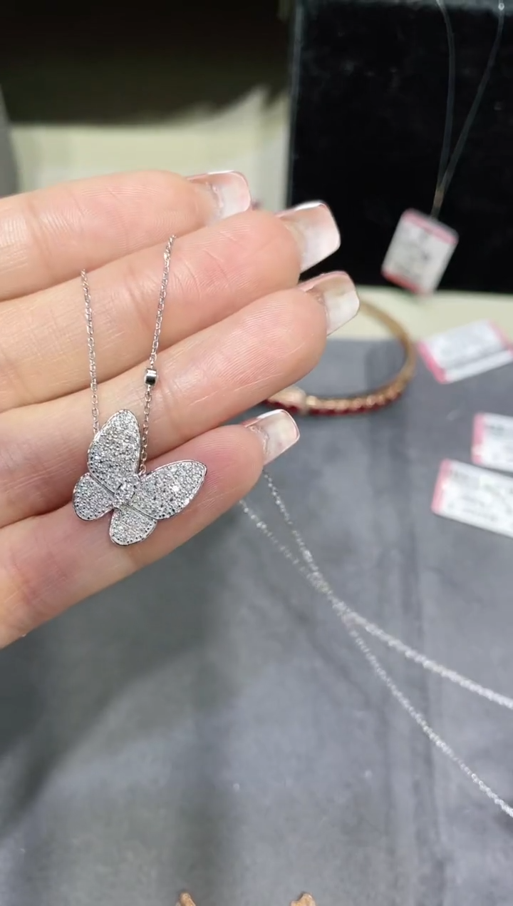 18K金镶嵌钻石项链