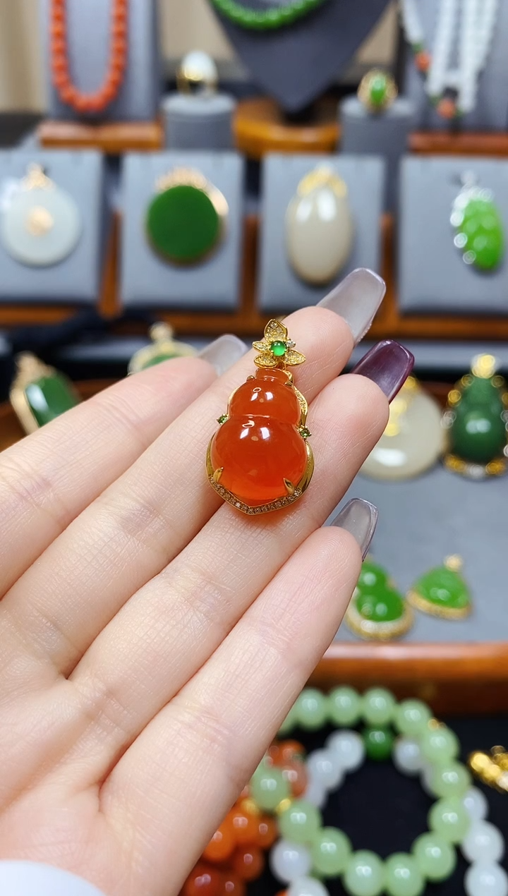 【闪购商品】南红玛瑙冰红葫芦吊坠18K金镶嵌*