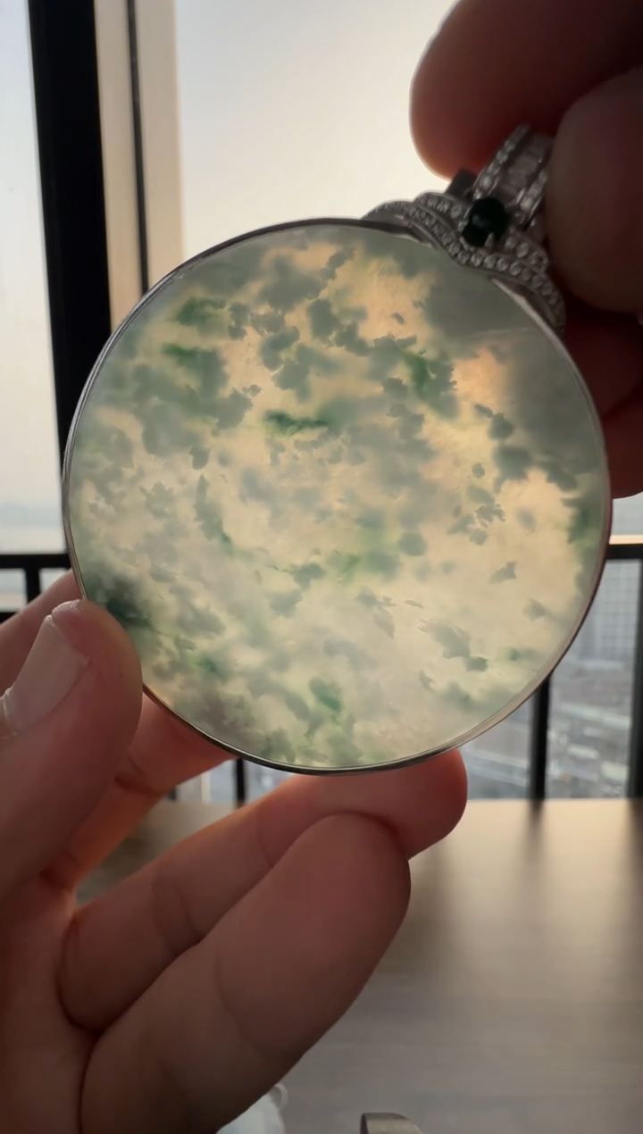 颈饰18K金镶嵌翡翠波*妹天然翡翠A货孤品一件