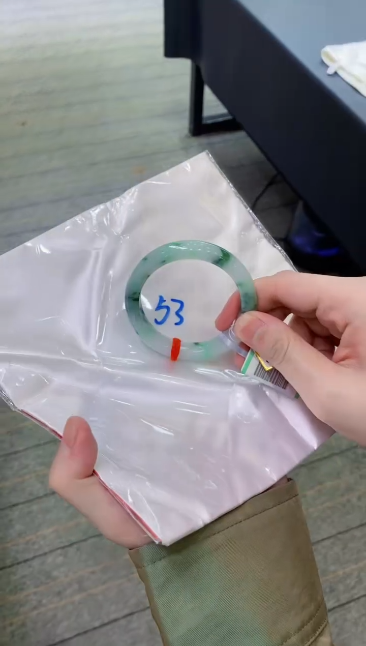 【闪购商品】翡翠手镯未镶嵌               