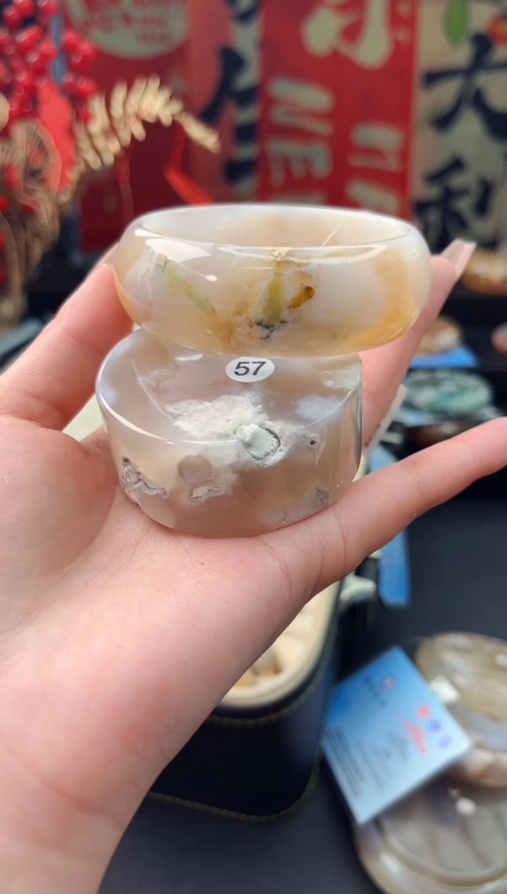 【闪购商品】石英质玉手镯未镶嵌赠送镯心（57圈口）无证书