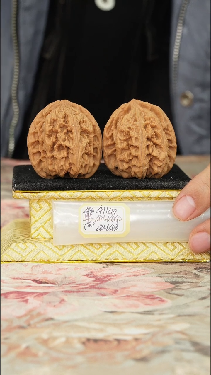 【闪购商品】文玩核桃把件非嫁接大粗筋微修