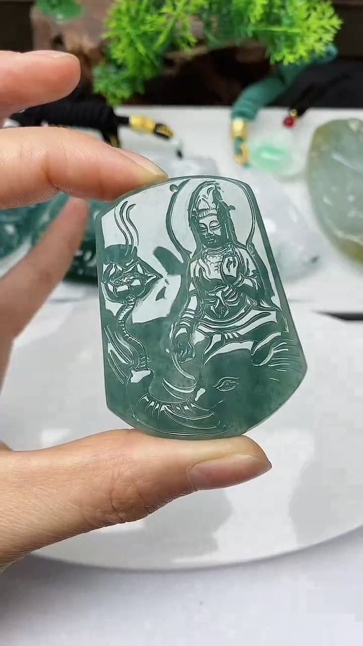 【闪购商品】翡翠颈饰未镶嵌          