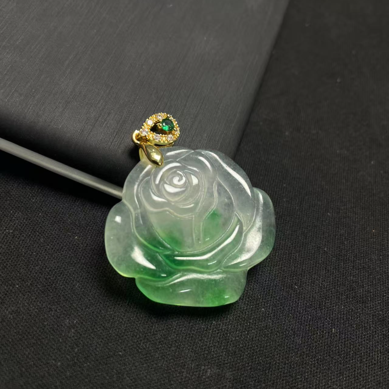 [停业清货]冰绿色飘花玫瑰吊坠-赠链-285-多样性发一