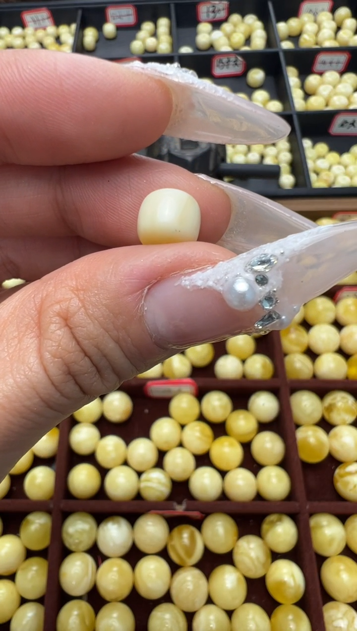 【闪购商品】蜜蜡裸石未镶嵌俄料微瑕8.5*7.4mm0.374克