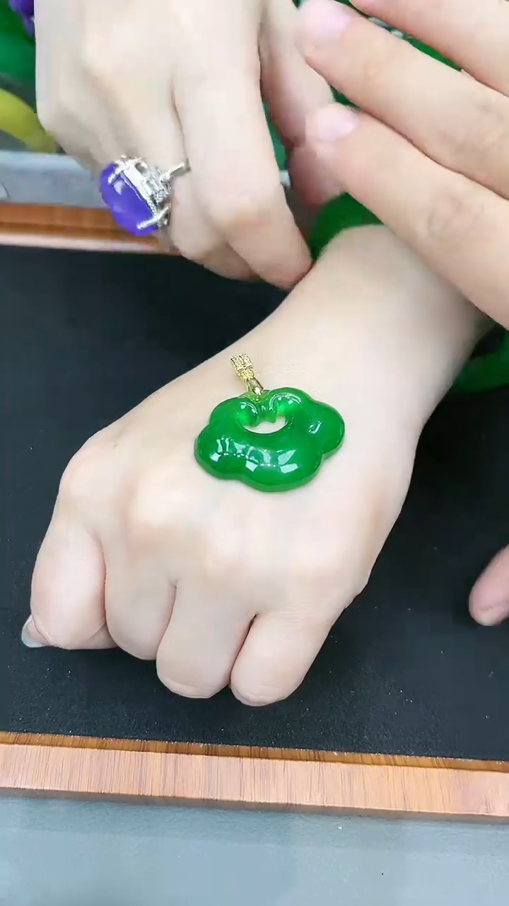 【闪购商品】砖雕s80 正阳绿如意吊坠