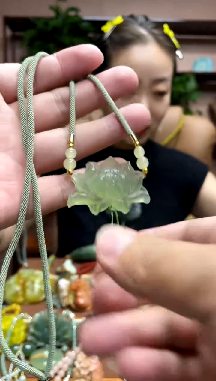 未镶嵌岫玉吊坠`2