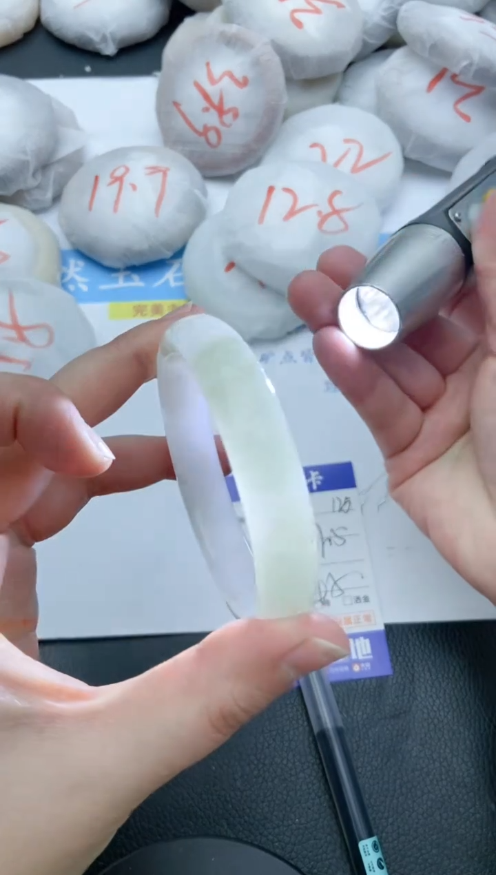 【闪购商品】石英质玉手镯未镶嵌125+57/58