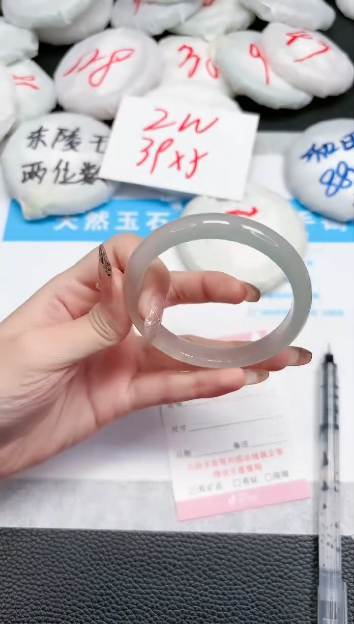 【闪购商品】石英质玉手镯未镶嵌409-56.4