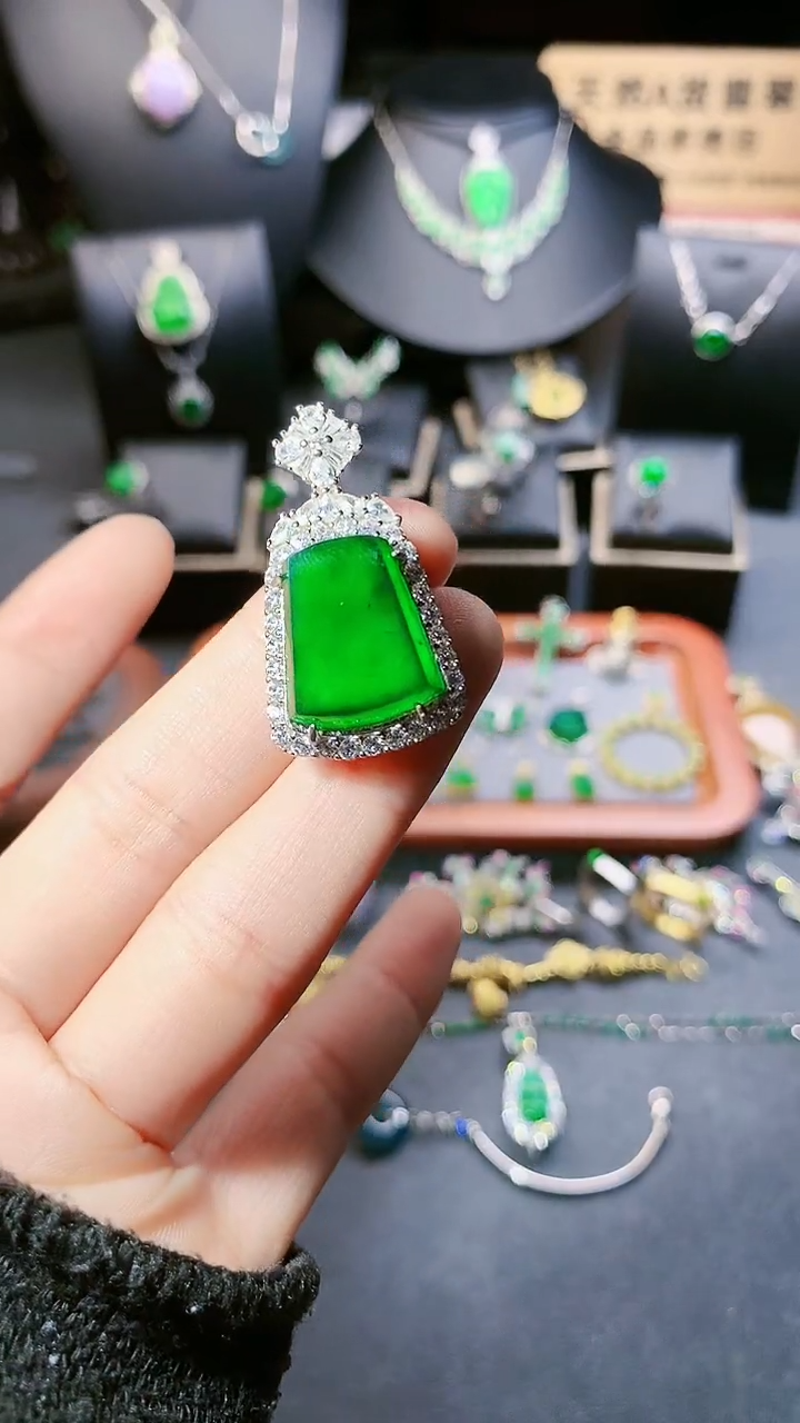 【闪购商品】翡翠吊坠(赠链)银S925镶嵌吊坠