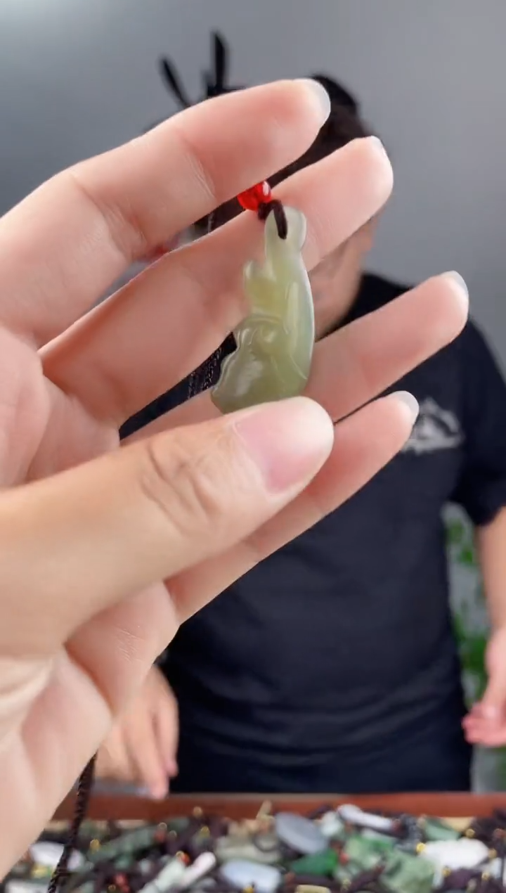 和田玉未镶嵌颈饰拍一发一，多样性发货