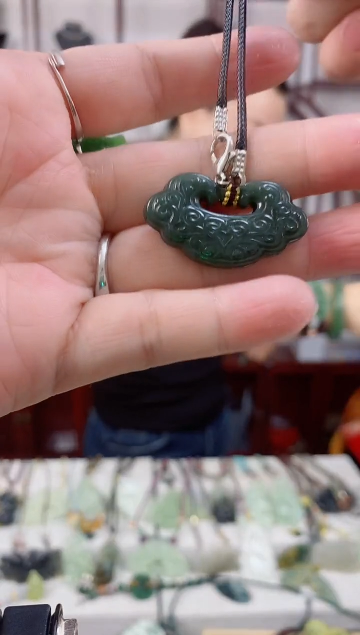 颈饰未镶嵌和田玉1