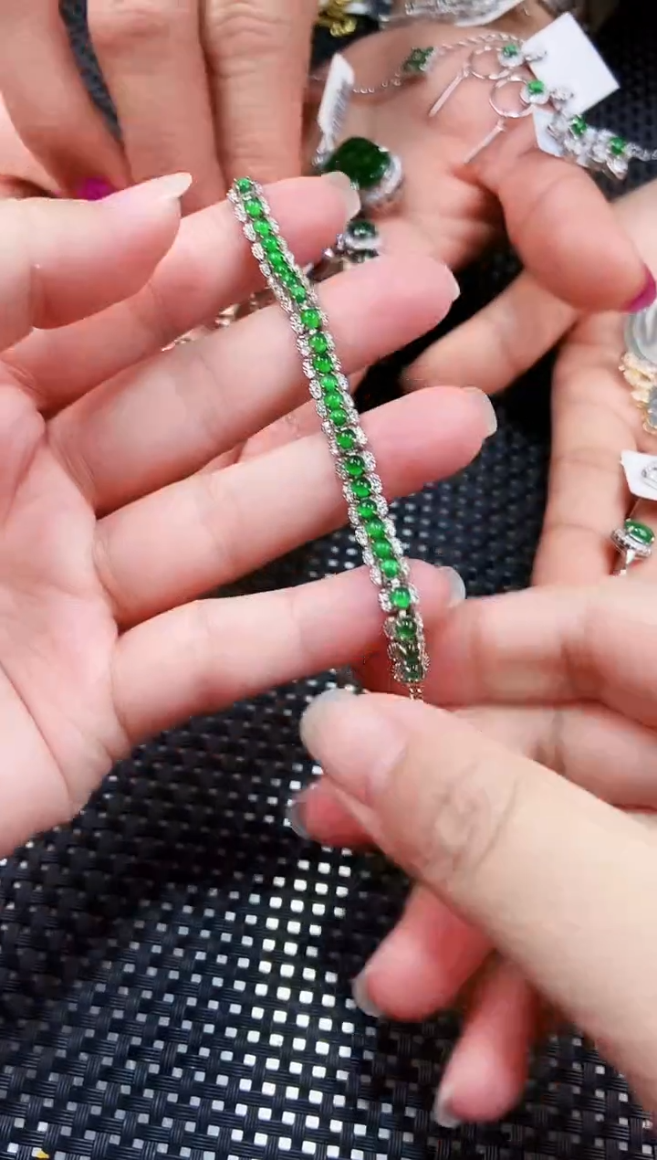 【闪购商品】翡翠手链未镶嵌11111111