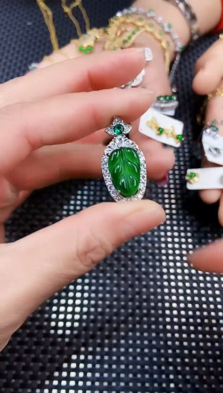 【闪购商品】翡翠吊坠(不含链)未镶嵌11111111