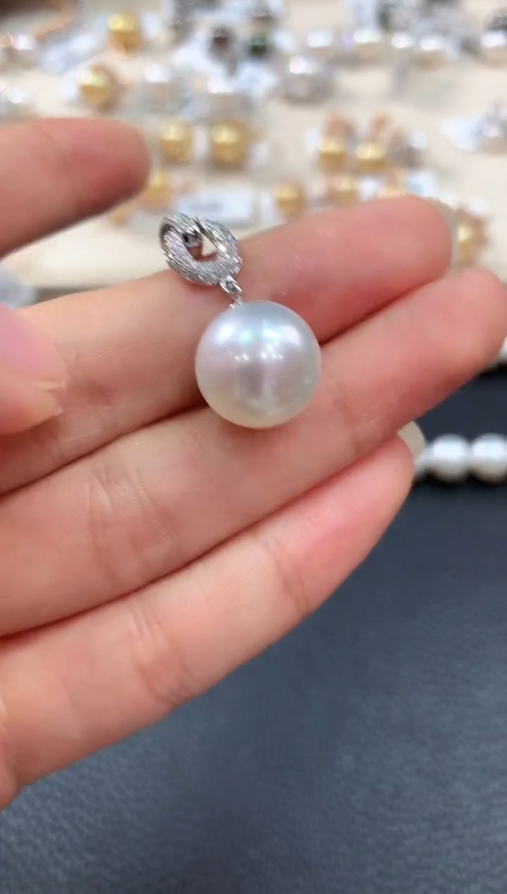 【闪购商品】18K金镶嵌海水珍珠吊坠m157