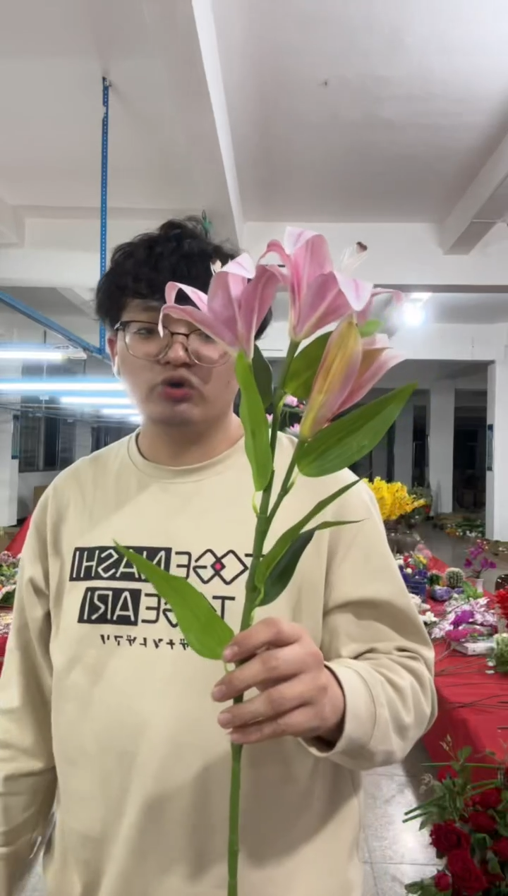 【闪购商品】仿真花朵百合花1束