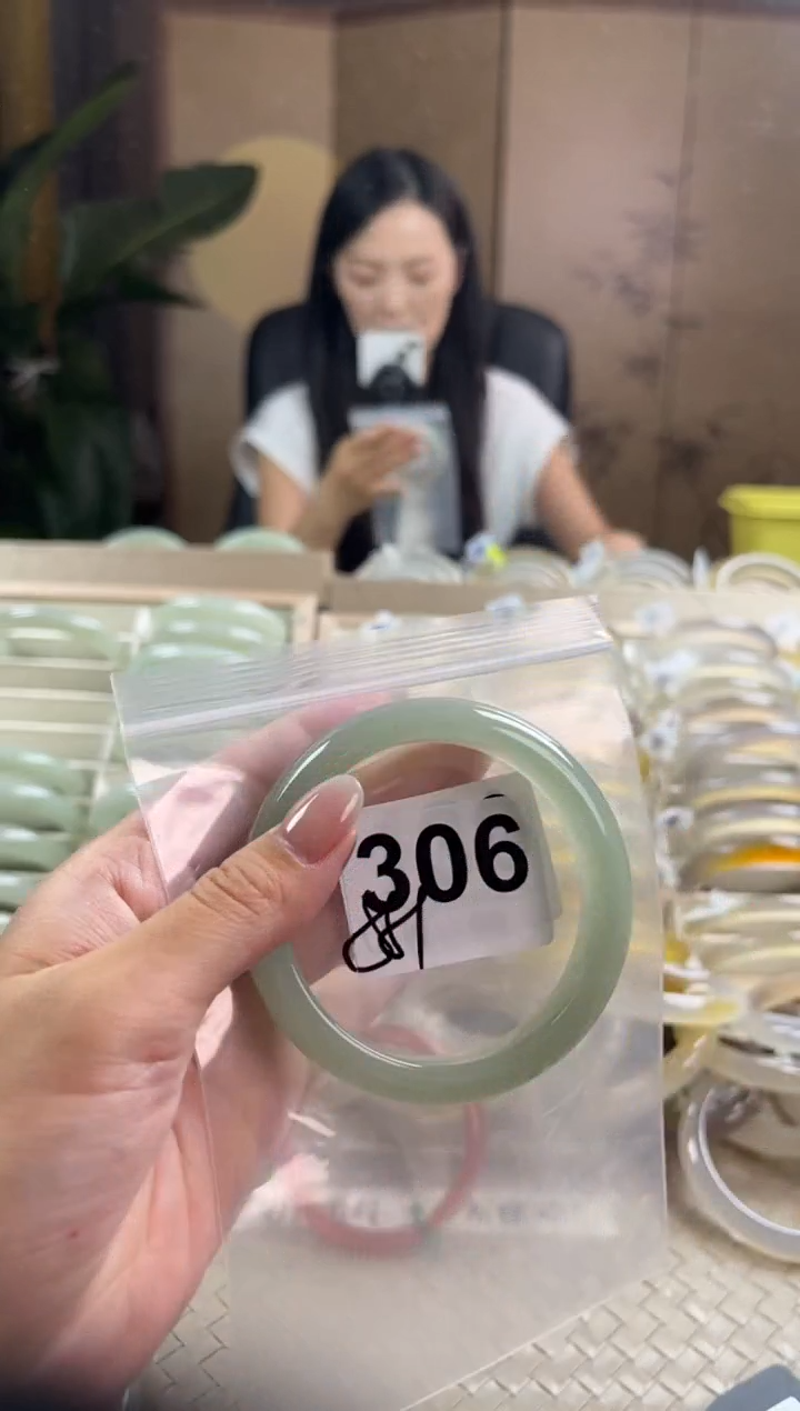 未镶嵌手镯石英质玉306