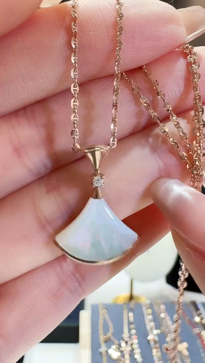 【闪购商品】贝壳（贝母）.18K金镶嵌白裙单吊坠不含链