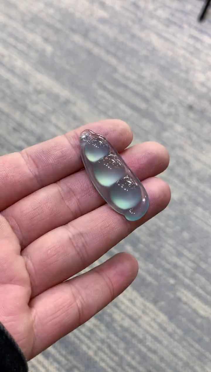 颈饰未镶嵌翡翠拉*胡拉